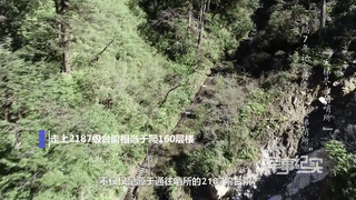 这是2013年记录的画面，那时，哨所的官兵们要背着将近100斤的补给，登上2000多级的台阶，每周一次。