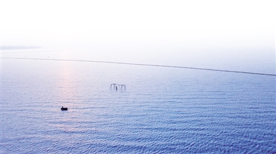 晨光中的安徽巢湖 新华社记者 张端摄