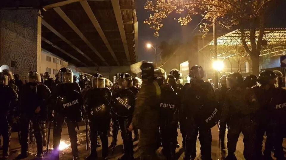 多家外媒炒作伊朗政府向抗议者开枪 警方否认