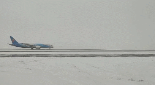 冻雾来袭 乌鲁木齐机场首次使用三类盲降应对