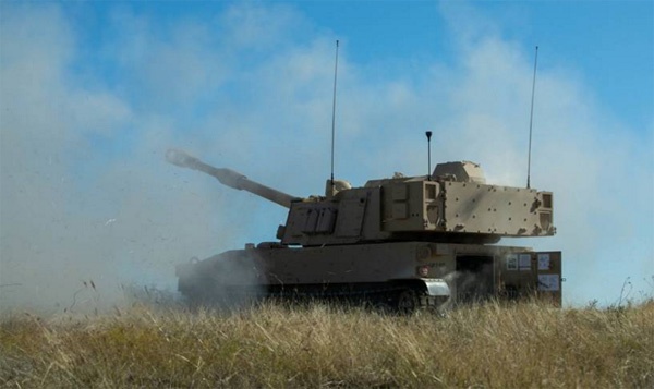 美陆军实弹测试新型M109A7自行火炮