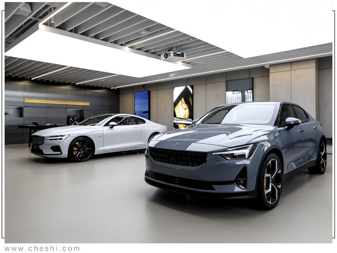 车型对标Model 3不说 沃尔沃这个新品牌把店还开在了特斯拉隔壁