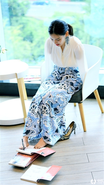 四川断臂女孩登上深圳时装周T台 她说：这就是我