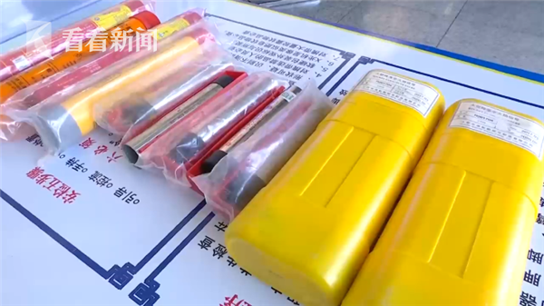 为让老家人开眼男子带4枚信号弹过检 结果尴尬了