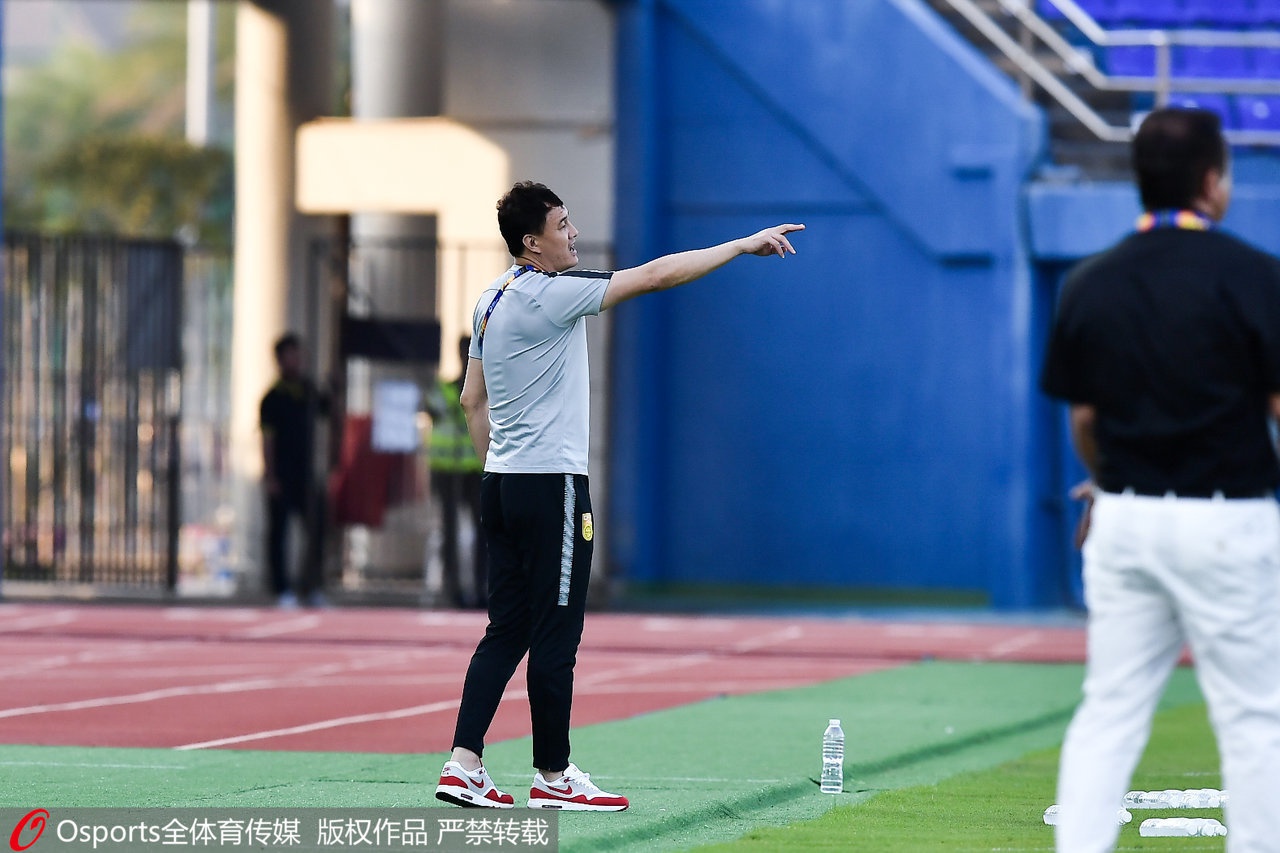 国奥主帅郝伟。