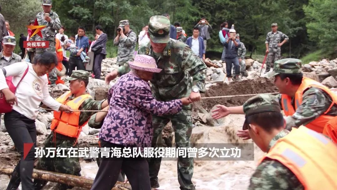 西宁路面塌陷 他在爆炸中负伤救出3人