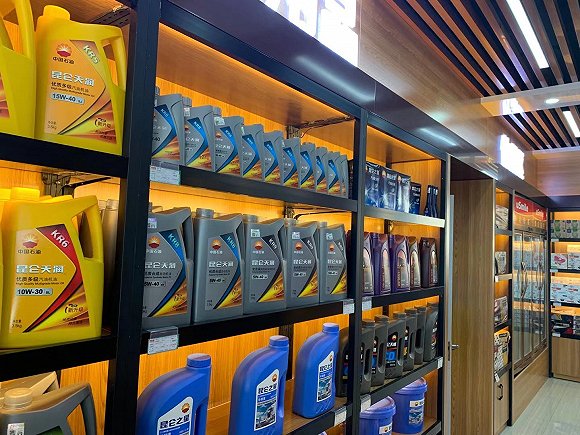 加油站想卖给你更多东西：改造站厅 变身“微商