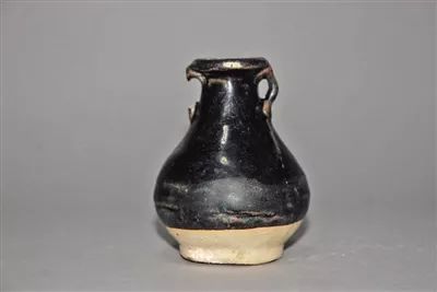 黑釉酒瓶 图片来自安徽文物考古研究所
