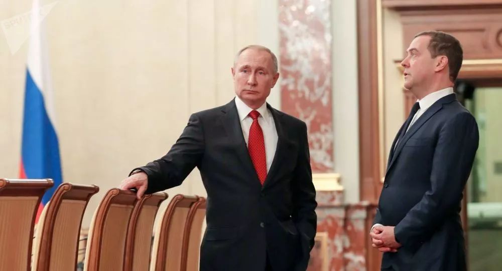 普京与梅德韦杰夫。图源：俄媒
