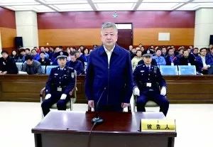 落马5年半才被判的小官巨贪：亲哥帮忙隐瞒1.4亿