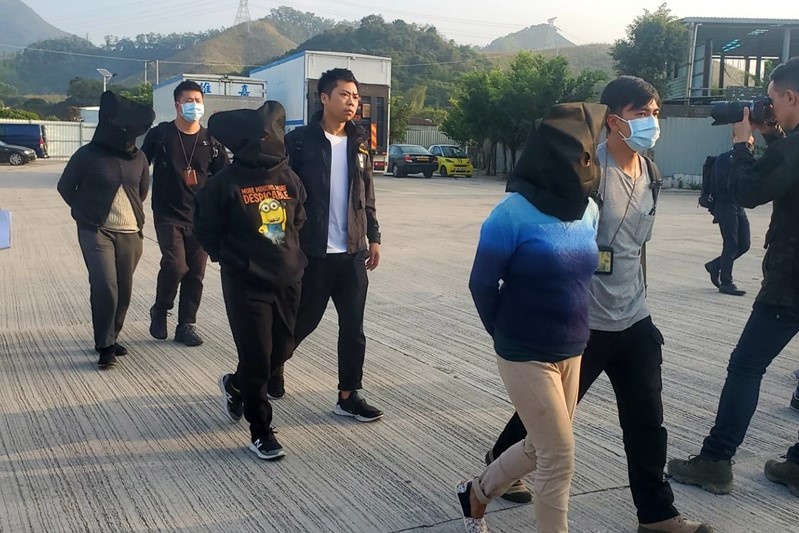 警方在村屋再拘捕3名女子。图片来源 星岛日报