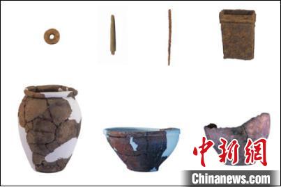图为王义沟遗址F1出土器物。 辽宁省文物考古研究院供图 摄
