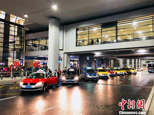 高速费涨价、收费不显金额，春运打车贵？交通