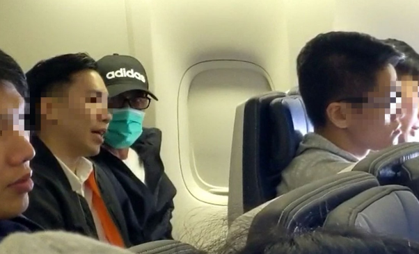 香港“贼王”出狱直奔机场 美入境处职员严阵以