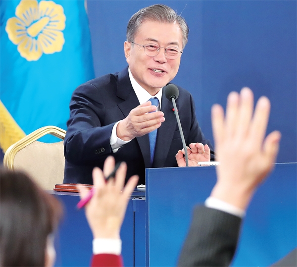 文在寅14日举行新年记者会(韩国《京畿日报》)