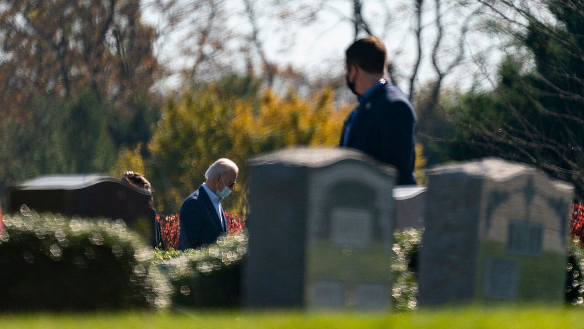 拜登胜选后给长子扫墓 其子遗愿是父亲竞选总统