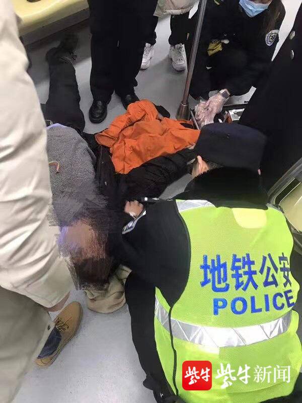 因为一个人 南京一辆地铁停了近30分钟