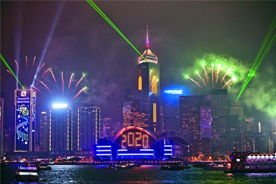 图为“幻彩咏香江”升级版照耀维港两岸(来源:港媒)
