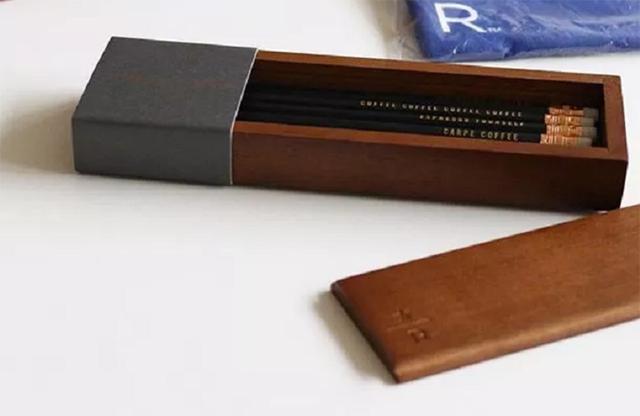 星巴克猫爪杯被疯抢后，现周边文具又占据市场，用不到也要买系列