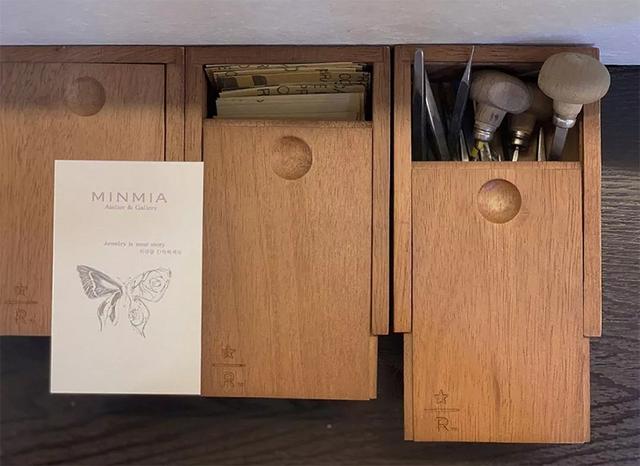 星巴克猫爪杯被疯抢后，现周边文具又占据市场，用不到也要买系列