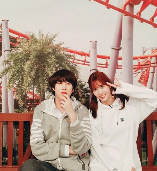 金希澈与MOMO的合影(INS)