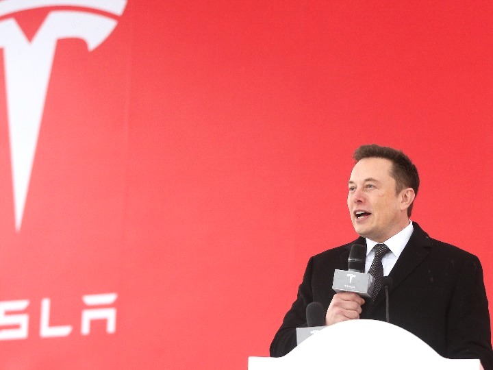 （2019年1月7日，马斯克在特斯拉上海超级工厂奠基仪式上讲话，图片来源：新华社。）