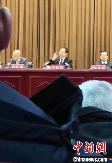 “区委书记为企业家撑腰”视频截图。