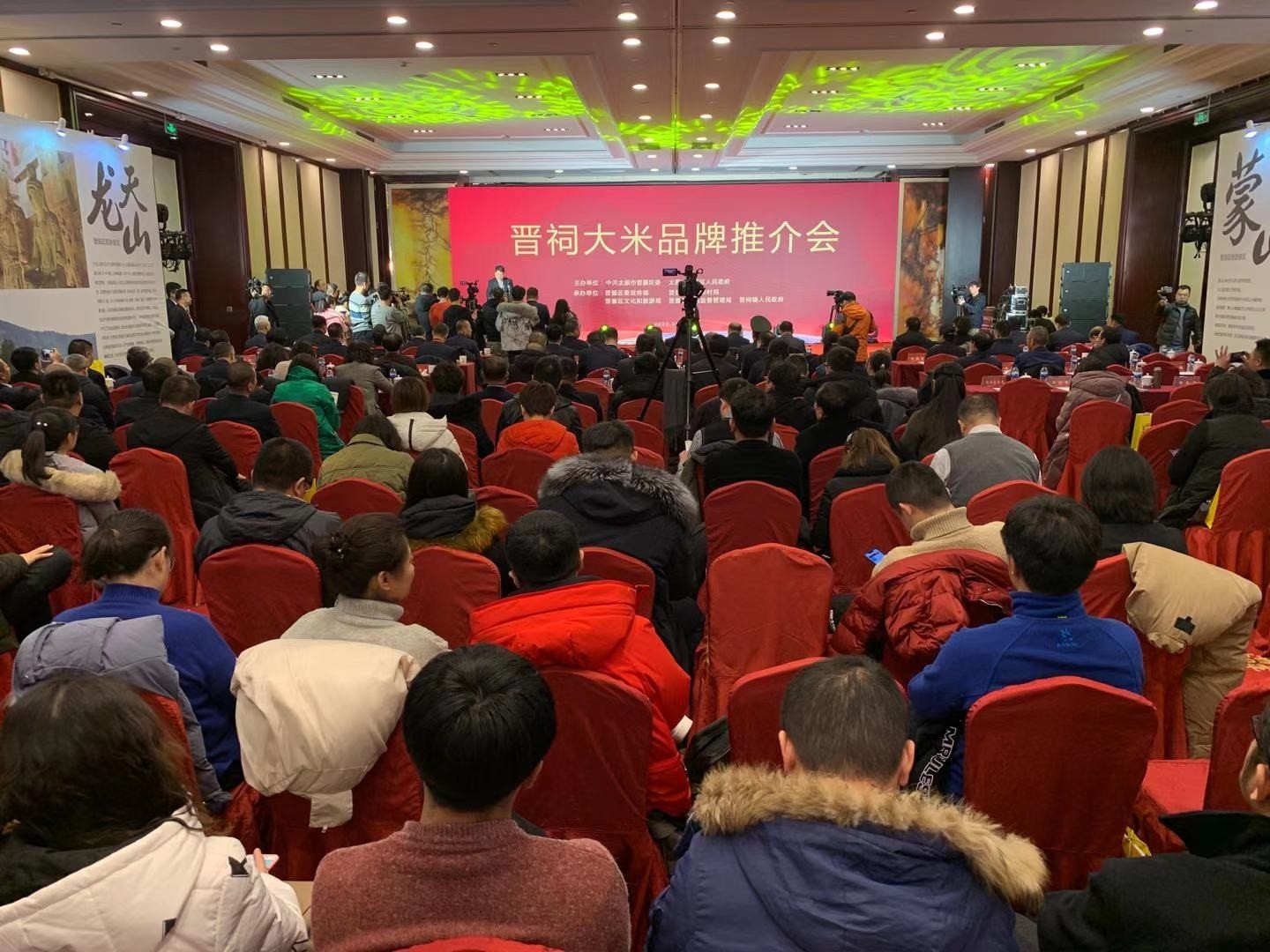 王惠琳摄