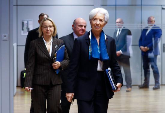 农历新春临近！美国人忙着审判特朗普……