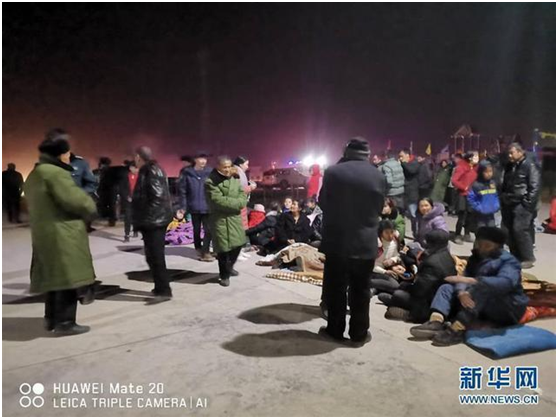 喀什强震来袭瞬间他没跑 拿起电话喊停列车