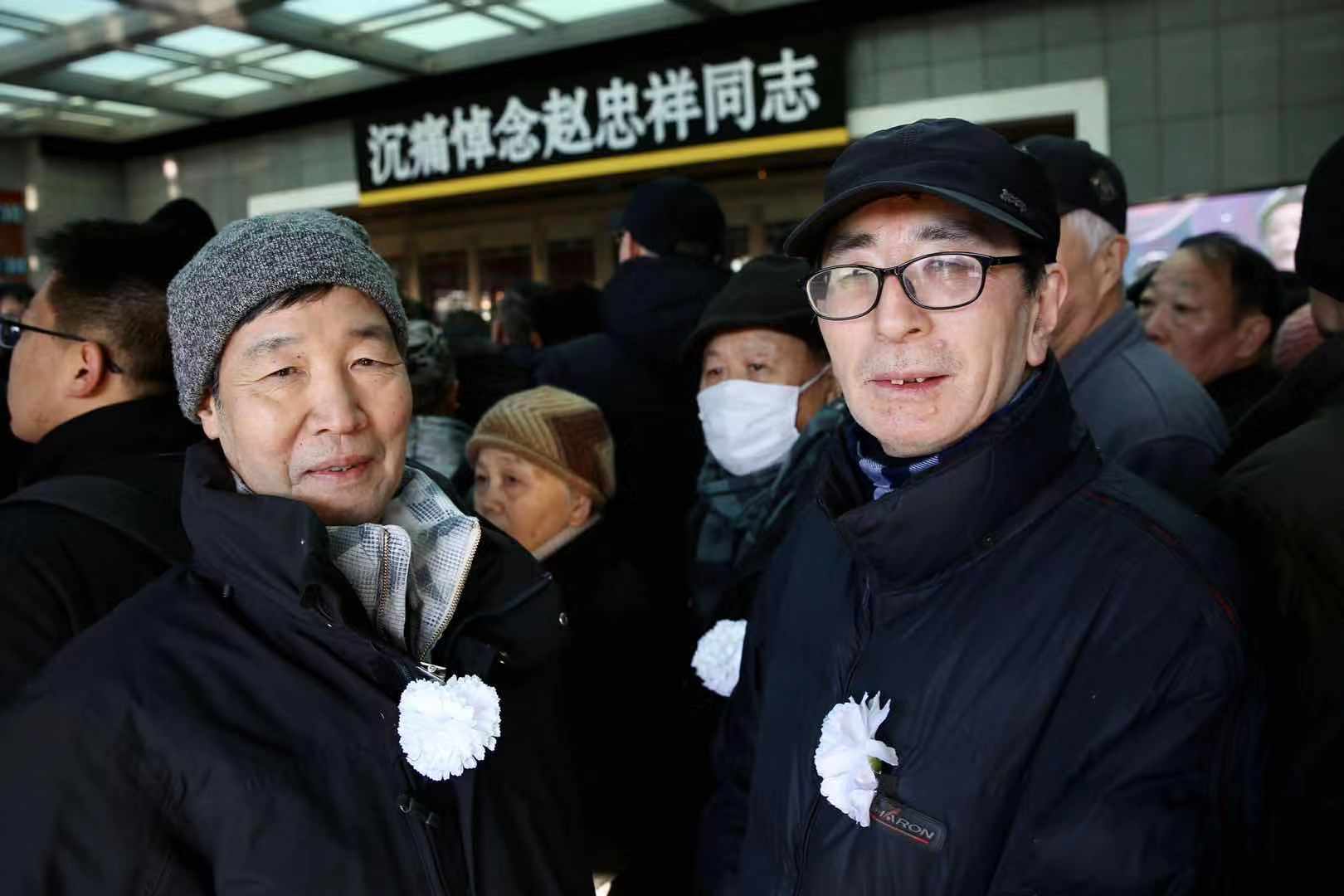 左一赵忠祥同事王文华,左二赵忠祥邻居祁晓野。新京报记者 郑新恰 摄