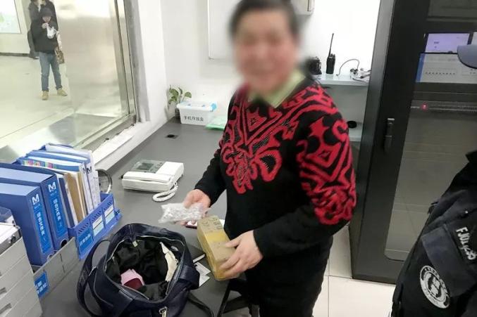 女子过安检落下60万黄金 武汉地铁：在我们这没