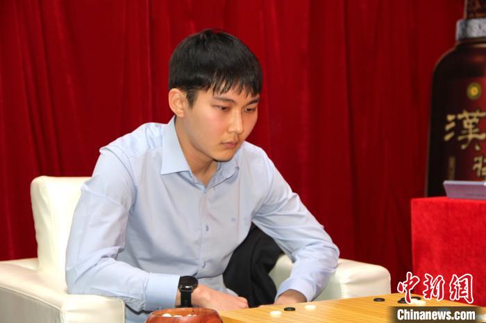 中日韩新春围棋争霸赛首日:朴廷桓战胜柯洁率先晋级