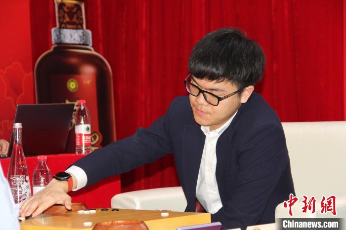 中日韩新春围棋争霸赛首日:朴廷桓战胜柯洁率先晋级