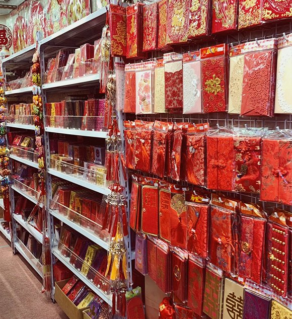 香港游客减少 春节期间铜锣湾街边红包铺子少了