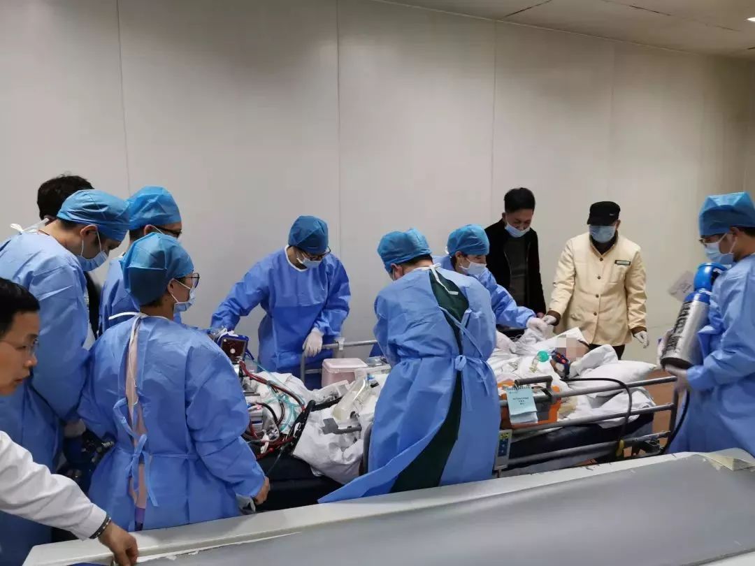 20岁女孩淋了点小雨,结果差点就没命了……这种病好发于20-40岁青壮年!