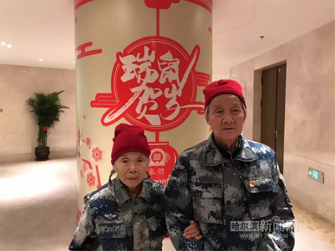 “每次回来就舍不得走,总感觉呆不够”,只这一句,老人就湿了眼眶|回过家,过了小年儿,马旭夫妇启程赴京参加春晚