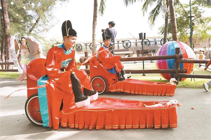 锦绣中华有传统民俗表演。