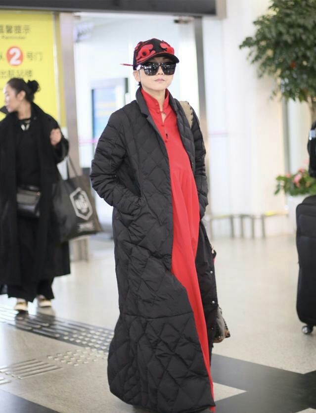 杨丽萍气质再好,也难逃中年发福,看她打扮就是个老人!