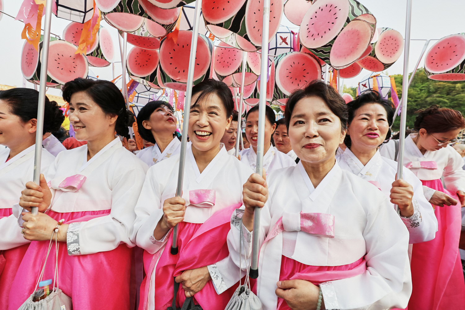 韩国将佛教燃灯会成功申遗 系庆祝释迦牟尼诞辰