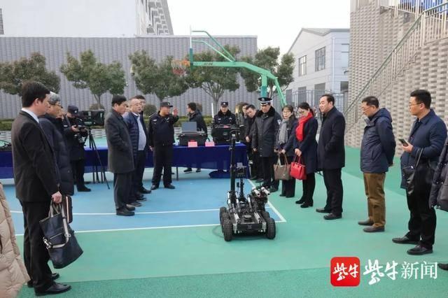 谏诤言,献良策,做挚友连云港市公安局新增一支32人“编外督察”队伍