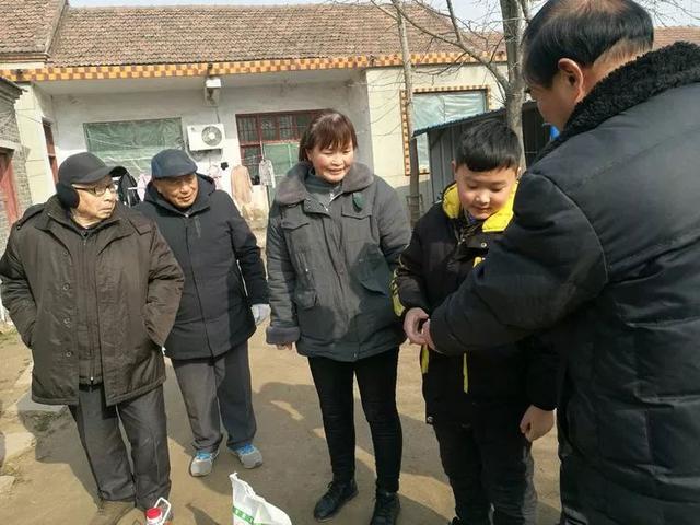 迎新春送温暖,丰县欢口镇关工委在行动