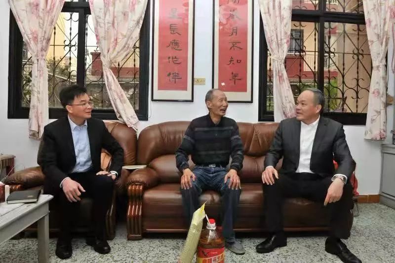 温暖!泽华书记伟汉市长慰问群众和企业,送上新春祝福!