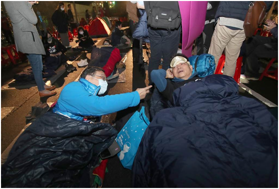 反莱猪表决大战前夜 国民党＂立委＂夜宿台＂立