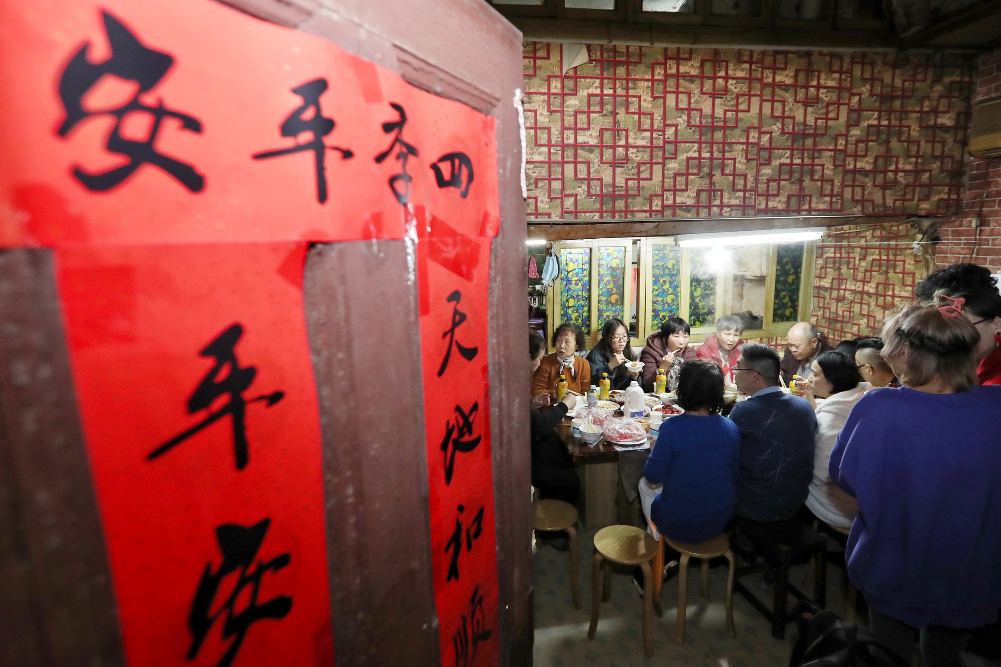 上海金陵路地块旧改了,五兄弟姐妹在老房过最后一个除夕夜
