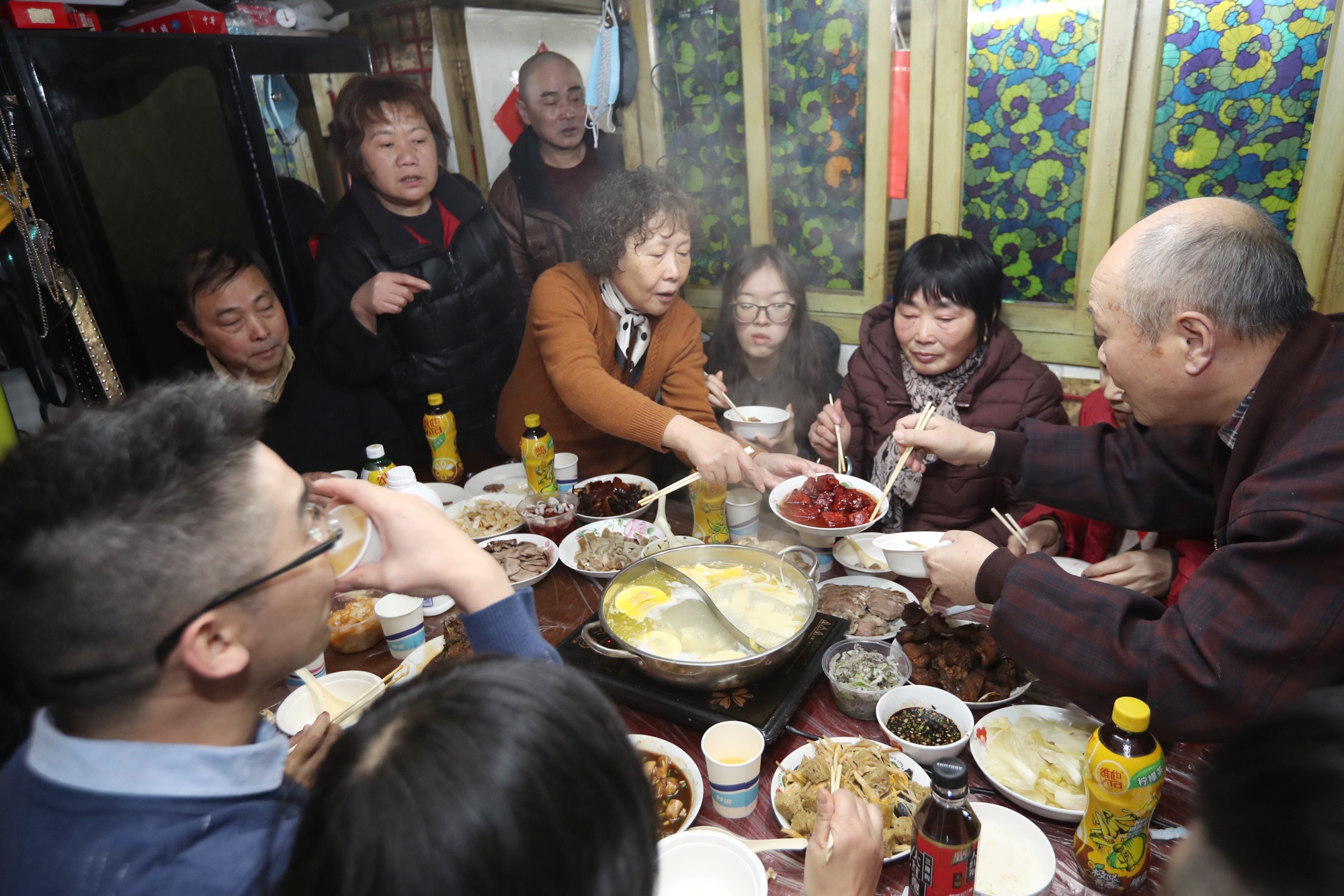 上海金陵路地块旧改了,五兄弟姐妹在老房过最后一个除夕夜