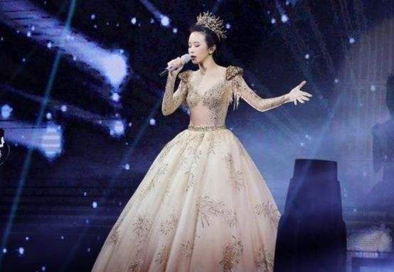 莫文蔚49岁也不扮嫩,穿着普通腿也变粗了,坚持不打针美得真实!
