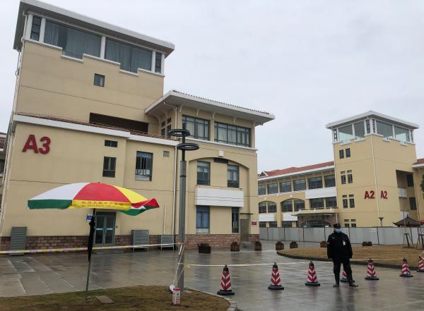 上海市公共卫生临床中心。 澎湃新闻记者 忻勤 图
