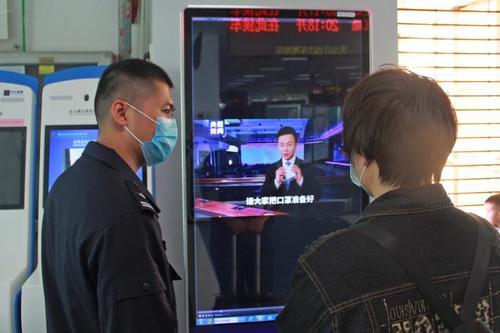边检民警提醒:出入境人员要佩戴好口罩
