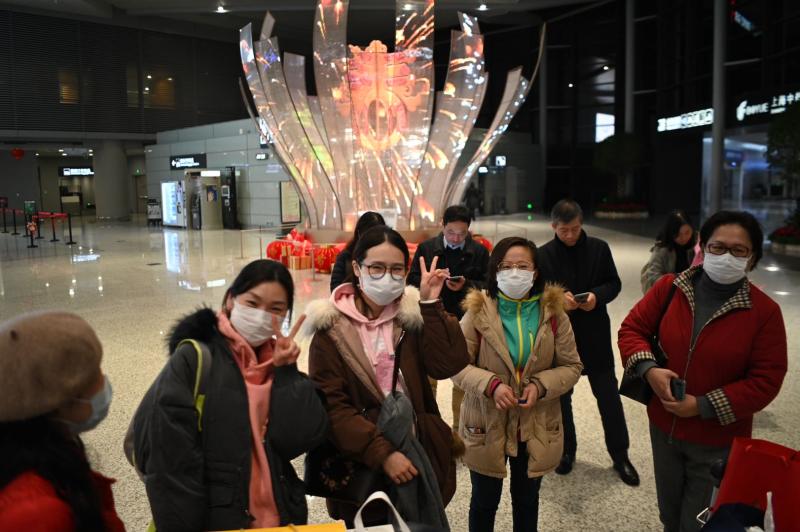 我们在一起!解放日报·上观新闻记者随上海首批医疗队出征